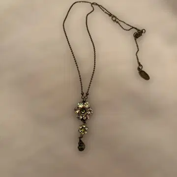 미할 네그린 플라워 모티브 목걸이