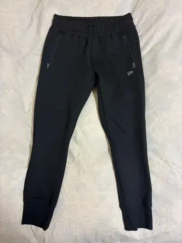 NEW ERA 블랙 조거 팬츠 M