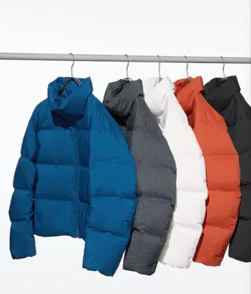 유니클로 심리스 다운 숏 자켓 XL 사이즈 화이트