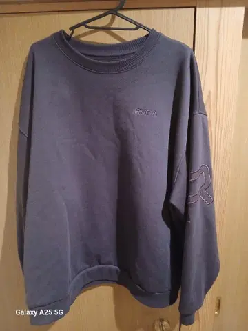RVCA 그레이 크루넥 맨투맨