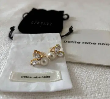 새상품급 쁘띠 로브 노아르 비쥬 펄 귀찌