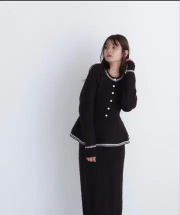 NATURAL BEAUTY BASIC 페플럼 케이블 니트 셋업