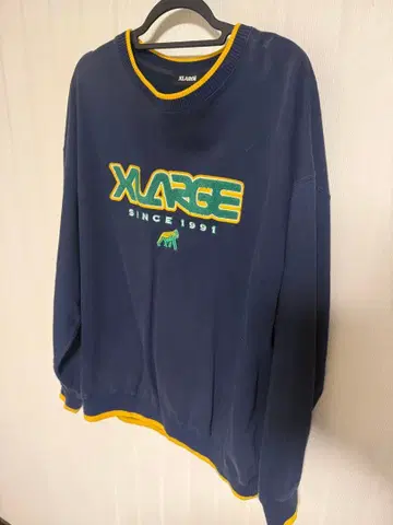 XLARGE 애슬레틱 로고 크루넥 맨투맨