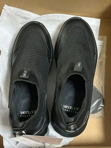 MEGLOOP 블랙 슬립온 스니커즈