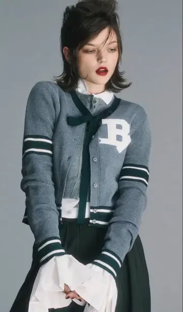 bibiy B. CLUB TIE CARDIGAN 새상품 즉시 발송