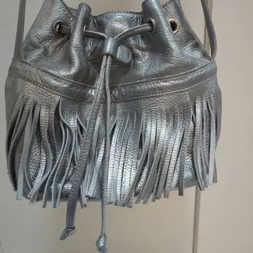 실버 가죽 프린지 숄더백