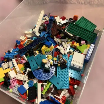 LEGO 블록과 미니 피규어 세트