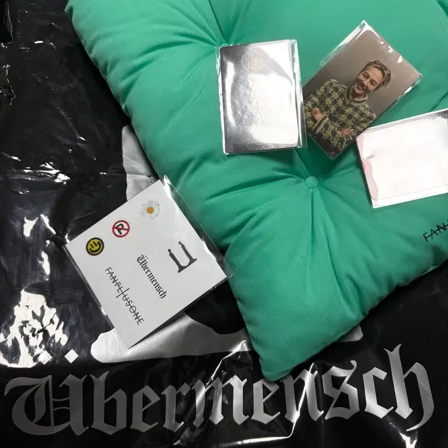 G-dragon GD Middle Concert Fam Zone Cushion Poca Peak Sticker Set