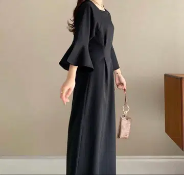 callautia 스퀘어넥 턱 원피스