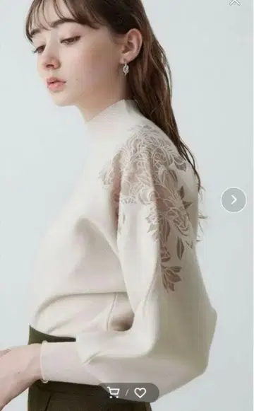 LAGUNAMOON 숄더 자수 니트 풀오버 아이보리