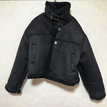 무스탕 터치 버클 코트 블랙 emmy