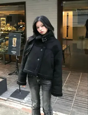 무스탕 터치 버클 코트 블랙 emmy