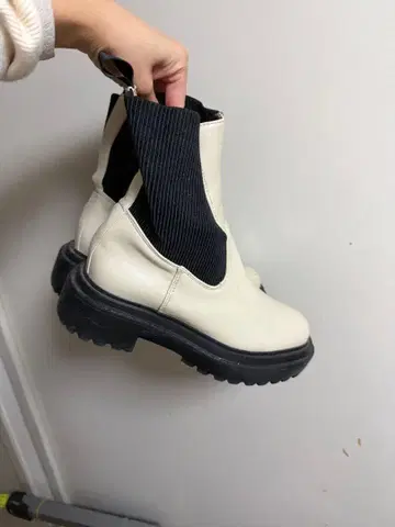 아파트 바이 로리즈 사이드 고어 부츠