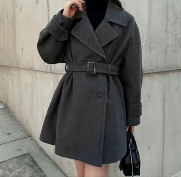 [ 택 포함 ] Chico 스탠드 칼라 미들 기장 오버코트