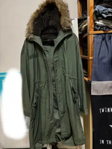 퍼 달린 밀리터리 자켓 M 사이즈 올리브 그린