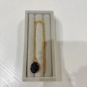 타원형 블랙 펜던트 목걸이 유품 정리