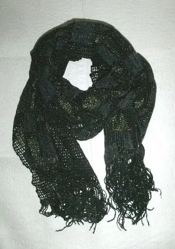 라메 믹스 머플러 그레이에 블랙 금