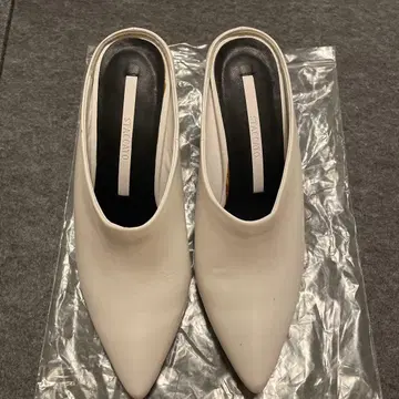 화이트 스틸레토 하이힐 24.5cm