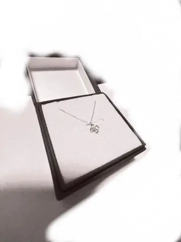 밀플로라두 다이아몬드 펜던트 목걸이