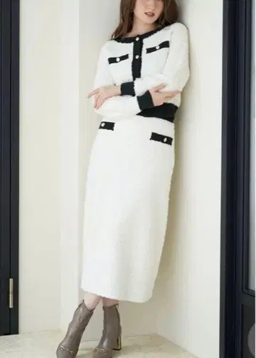 노엘라 트위드 니트 업