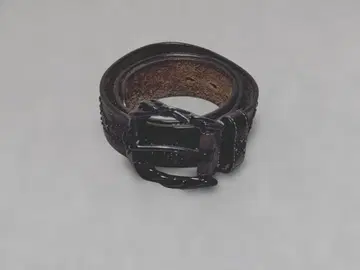 토네이도 마트 가죽 스터드 벨트 블랙 컬러