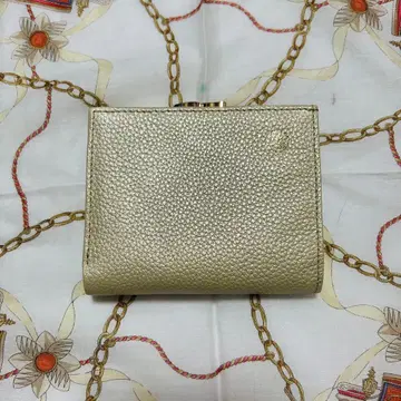 황궁 국화 문양 골드 가죽 이단 접이식 지갑 샴페인 골드