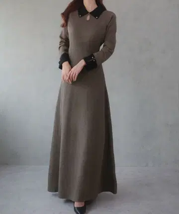 JUNOAH 바이컬러 세미 플레어 니트 원피스