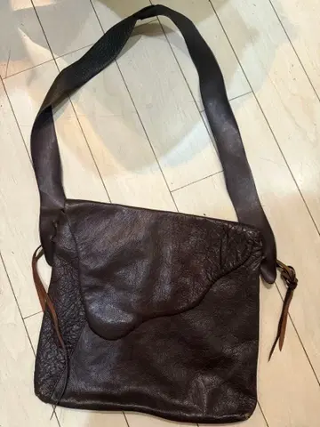 언타이틀 다크 브라운 가죽 숄더백
