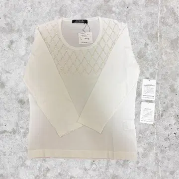 [새상품 컨디션 최상] 마담 조콘다 화이트 니트 스웨터 고급 여성용