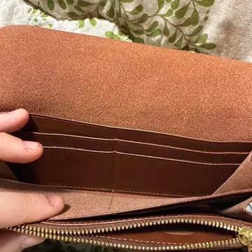 브라운 스웨이드 장지갑