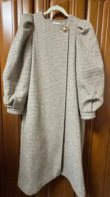 [새상품급] CELFORD 메탈 버튼 퍼프 슬리브 코트 32 사이즈