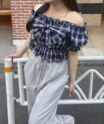 오프숄더 2WAY 블라우스 네이비