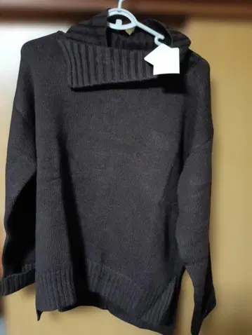 VIS 다크 브라운 하이넥 니트