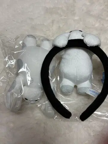 베이맥스 머리띠와 어깨 봉제 인형