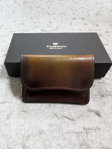 새상품급 와일드 스완스 타웅 스푸마토