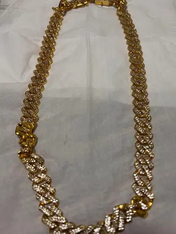 골드 컬러 체인 목걸이