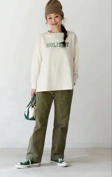 허그아워 아이보리 HOLIDAY 긴팔 티셔츠