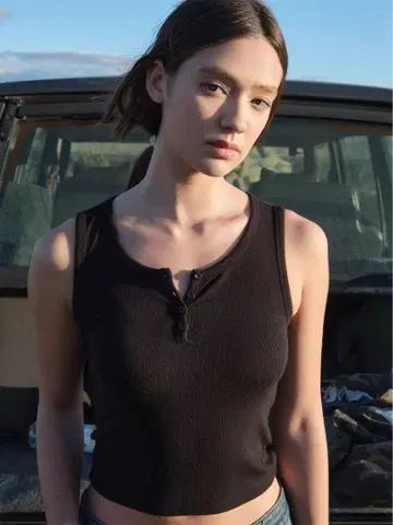 블랙 헨리넥 탱크탑 henry-neck