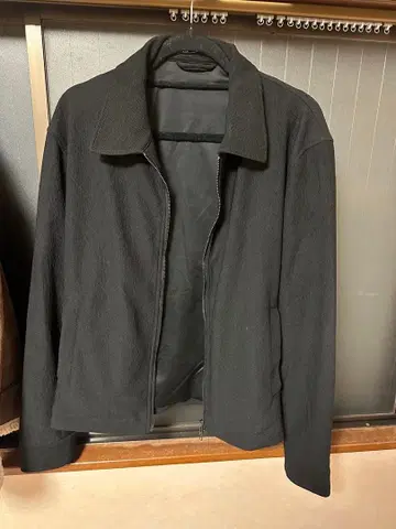 [ 새상품급 ] ZARA 남성용 블랙 자켓 L 사이즈