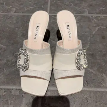 DIANA 다이애나 비쥬 버클 빛나는 고급 뮬 M 아이보리