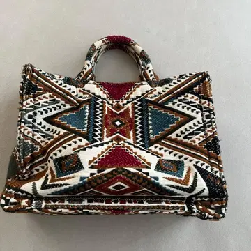 ZARA 자라 기하학 패턴 자수 숄더백