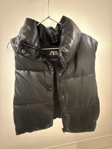 ZARA 블랙 다운 베스트 인조 가죽 M