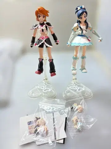 S.H. 피규아트 빛의 전사 프리큐어 큐어 블랙 큐어 화이트 2체
