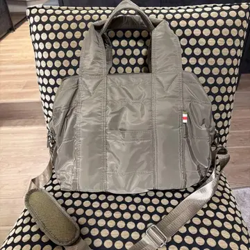 나일론 소재 마더백 카키색