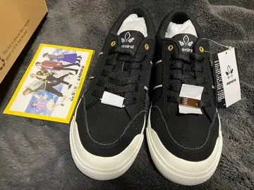 정어리와 호랑가시나무 스니커즈