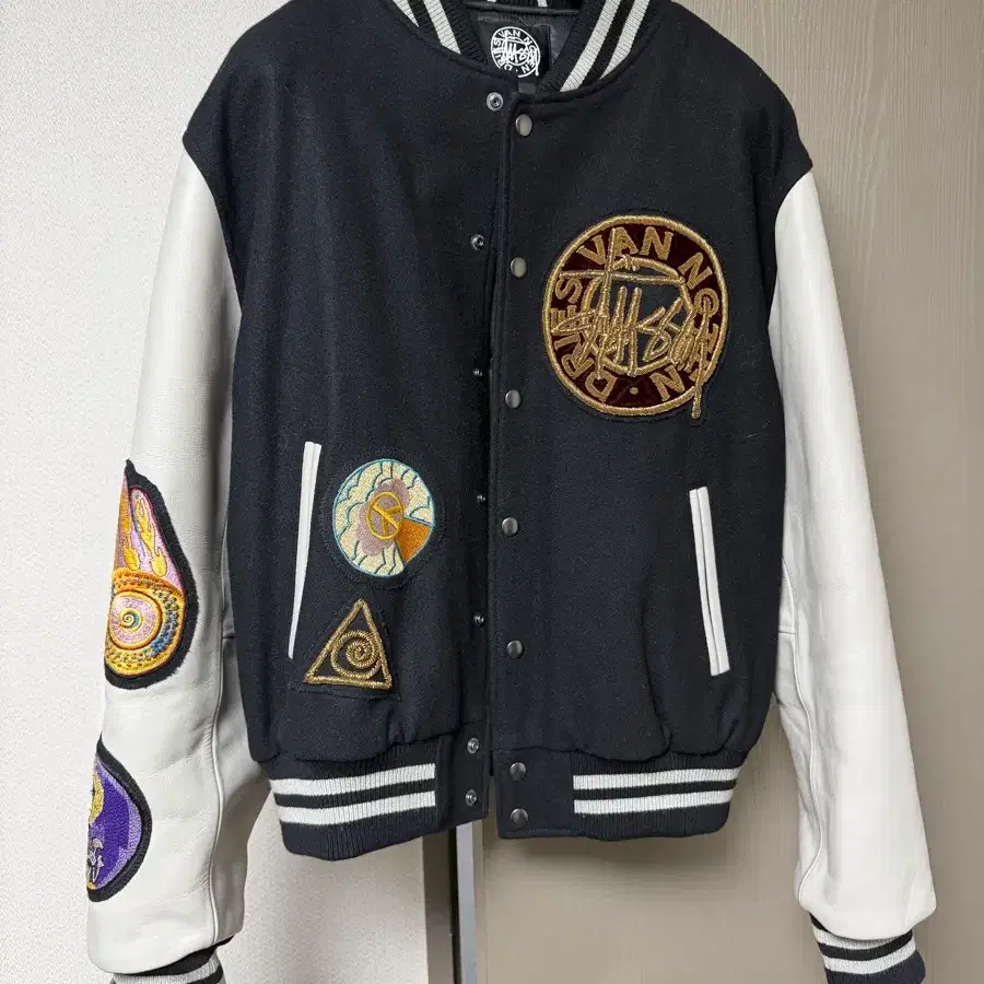 ジャケット・アウター LE SSERAFIM Peaches. VARSITY JACKET L LE SSERAFIM × PEACHES VARSITY JACKET L - メルカリ