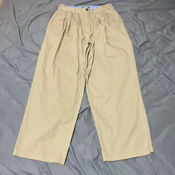 [명작] beams 투 턱 와이드 테이퍼드 투 플리츠 치노 팬츠 베이지