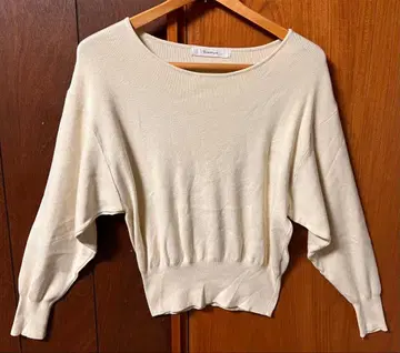 [새상품급] Rirandture 돌먼 슬리브 프릴 칼라 풀오버 크림색