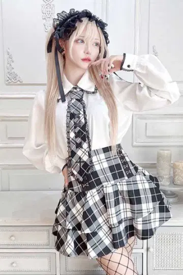 [ MA*RS ] 후크 코르셋풍 2단 프릴 치마바지 블랙 x 화이트