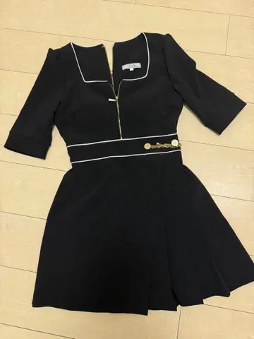 블랙 반팔 미니 원피스 앤디 Andy 드레스 캬바쿠라